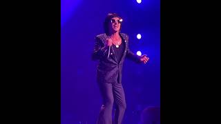 Silk Sonic  Leave the Door Open  Live at Park MGM Las Vegas  May 29 2022 BRUNO WITH A WIG [upl. by Adnalu]