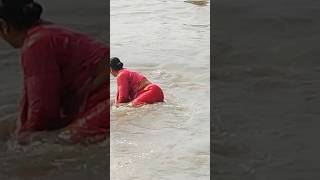 আহা এটা কি হলোsea beach swimming videoshortsfeed shorts viralshorts [upl. by Nager40]