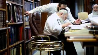 4 Minutes with Rabbi Ovadia Yosef ארבע דקות עם הרב עובדיה יוסף [upl. by Akieluz424]