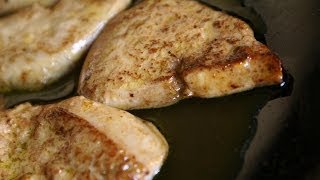 Escalopes de foie gras poêlées [upl. by Nnylrats]