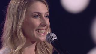 Laura Laune chante quotChanson pour le Canadaquot à La Semaine des 4 Julie [upl. by Rubie942]