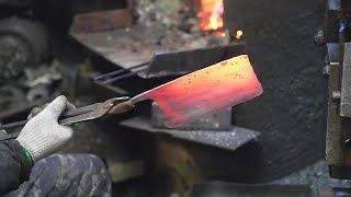 이제는 보기 힘든 60년 칼 만드기 장인 대장간 칼 만드는 과정ㅣThe process of making a knife using iron  korean knife master [upl. by Adnalay]