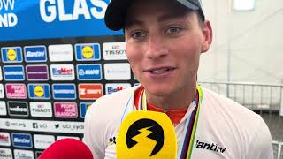 Wereldkampioen Mathieu van der Poel straalt van oor tot oor quotDit was een revanche op vorig jaarquot [upl. by Tildi827]