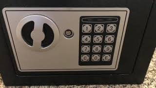 How to operate and set code for jugreat safe box [upl. by Monagan]