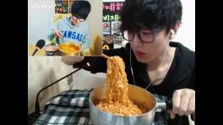 불닭 빨리먹기 대결 Buldak stirfried noodles speed eating show ChocoMan Korean mukbang eating show [upl. by Aknaib]