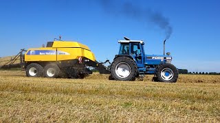 Baling straw  FORD 8210 amp New Holland TM 150  NH square balers  Wim de Groot Agriservice [upl. by Root324]