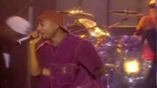 2Pac  Keep Ya Head Up Live [upl. by Nomal]