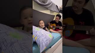 PAPI AJARIN KEN GITAR BIAR NTAR KALO ADA SALAH KEPACAR TINGGAL NYANYIIN AJA ken kenkulus kenneth [upl. by Araht365]