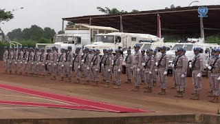 Remise de la médaille de l’ONU à la 5e Unité de police constituée Indonésienne [upl. by Eenal]