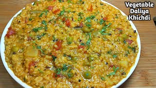 वेजीटेबल दलिया खिचड़ी ऐसे बनाएंगे तो सब को बहुत पसंद आएगा। Vegetable masala Dalia Khichdi Recipe। [upl. by Shipp]