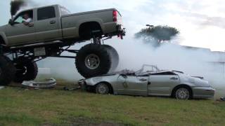 CHEVY DURAMAX DIESEL HOW TO DO A BURNOUT ON TWO CARS [upl. by Osric772]