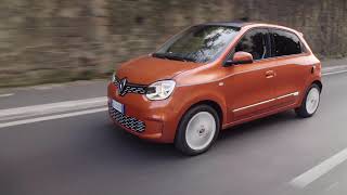 Nuova Renault TWINGO ELECTRIC  Regina della città [upl. by Alyse888]