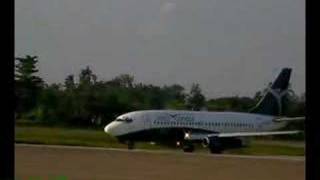 Aerocondor 737 arriving at Iquitos airport Peru [upl. by Gardol]