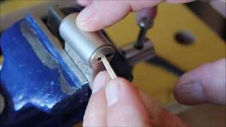 Crochetage lockpicking cylindre Thirard FEDERAL de Zayek [upl. by Adnorehs]