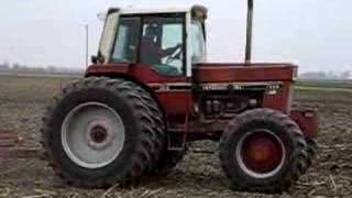 IH 1586 on the field cultivator [upl. by Allmon]