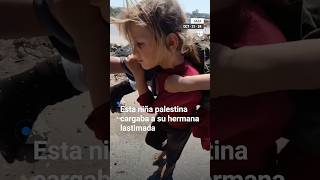 Esta niña palestina cargó durante una hora a su hermana lastimada [upl. by Mary]