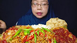 MIE GORENG RENDANG PEDAS PEYEK UDANG REBON DADAR TELOR MERCON KIMCHI CABE RAWIT IJO [upl. by Nylsor692]