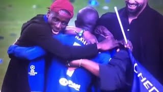 Ngolo kante et sa mère en larmes 😰😥😢😭 après avoir remporté la LDC🏆🏆 [upl. by Akimed]