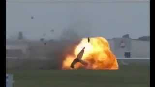 Wing Walker Jane Wicker s Plane Crashes At Dayton Air Show 2013 [upl. by Maclaine]