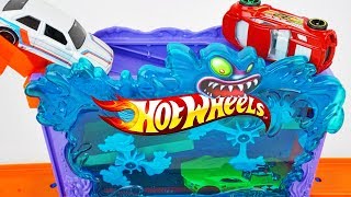 New 2018 Hot Wheels City Downtown Aquarium Bash Escape the Giant Piranhas Track Playset [upl. by Orrocos]