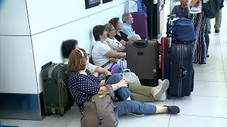 Romania voli cancellati per protesta piloti disagi per passeggeri Tarom allaeroporto di Bucarest [upl. by Gorden]