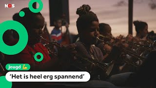 De kinderen van dit orkest spelen voor de koninklijke familie [upl. by Vona]