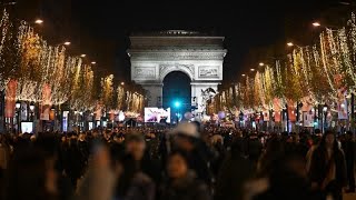 Déjà les illuminations de Noël sur les ChampsElysées [upl. by Mchenry]