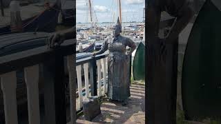 🇳🇱 Volendam Netherlands Statue TravelwithHugoF statue volendam netherlands [upl. by Tserrof]