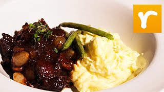 Varmrätt Boeuf Bourgiugnon med mandelpotatispuré  Halv åtta hos mig TV4 [upl. by Einahpts]