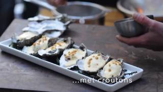 Koken met champagne gepocheerde oesters met de Big Green Egg [upl. by Ednyl]