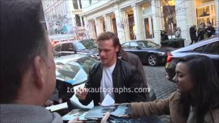 Sam Heughan amp Caitriona Balfe  SIGNING AUTOGRAPHS while promoting in NYC [upl. by Ardnaiek185]