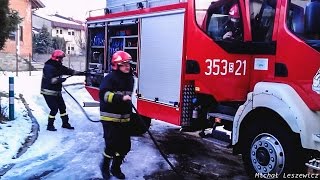 Dojazd straży pożarnej i akcja gaśnicza pożaru w domu [upl. by Ade554]