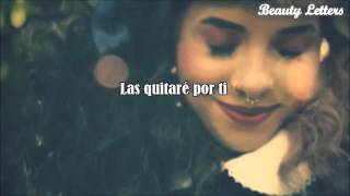 Melanie Martinez  Training Wheels Español [upl. by Nisior]