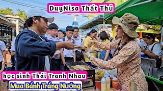 Cảnh Tượng Học Sinh Thái Đua Nhau Mua Bánh Tráng Nướng Món Gây Nghiện Ở Thái Lan [upl. by Parent]