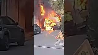 Bagno a Ripoli si incendia uno scuolabus lautista mette tutti i bambini in salvo [upl. by Jory]