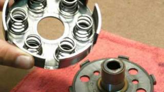 Vespa Clutch Rebuild  Scooter Mercato [upl. by Elahcar207]