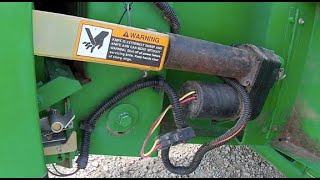 DIAGNOSING the KNIFE ACTUATOR on the JOHN DEERE 459 Silage Special BALER [upl. by Gnilrets]