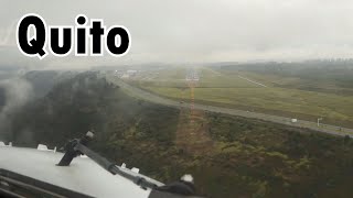 Boeing 737 Aterrizaje en el Aeropuerto Mariscal Sucre de Quito Ecuador [upl. by Ettezel]