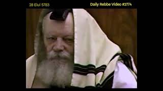 Lubavitcher Rebbe quotDavening With The Rebbequot RebbeDaily 2774 [upl. by Anaahs]