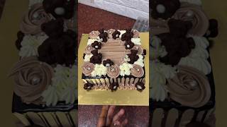 Square shape chocolate cake 😋makingbeautifulcake cakedecorating shorts shortsfeed youtube [upl. by Juliano]