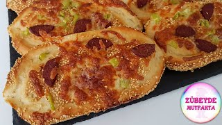 BU PİDE ÇOK BAŞKA 😀 Kaşarlı Sucuklu Mini Pide Tarifi [upl. by Nessa]