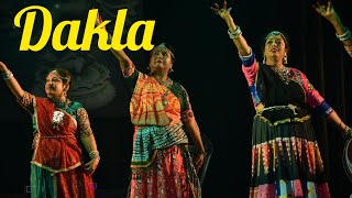 GUJRATI GARBA RAMTI AAVE MADI  DAKLA [upl. by Ettevol]