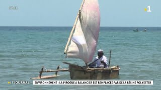 Environnement la pirogue à balancier est remplacée par de la résine polyester [upl. by Enyrhtak]