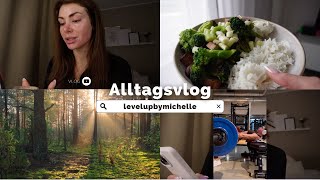 VLOG  Arbeit Hautupdate Darmerkrankung hormonelle Akne Trainingseinblicke What I eat in a Day [upl. by Ollehcram67]