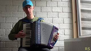 🎵 KLOMPENDANS van Rowwen Hèze accordeon en gitaar koningsdag 27 04 2019 [upl. by Harmony169]