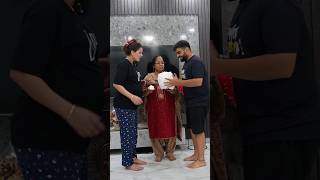 Mummy nai diya gaurav nikita ko gift wait for end shorts youtubeshorts gauravaroravlogs [upl. by Bellina218]