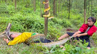 Brave ethnic girl rescues her friend from giant python  catch snakes and rescue ducks [upl. by Casady]