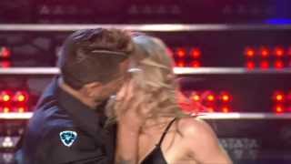 Showmatch 2014  Esta vez el Tirri besó a Barby Reali [upl. by Maggs]