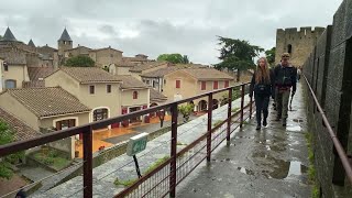 Carcassonne  le chemin de ronde de la Cité totalement accessible aux touristes soit 1500 mètres [upl. by Haneekas]