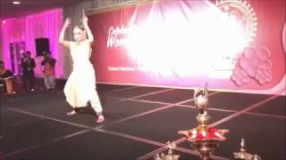 Funniest Bharatanatyam dance by Aishwarya Rajinikanth [upl. by Amolap768]